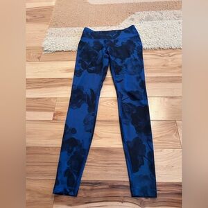 Elegant Navy Floral Leggings